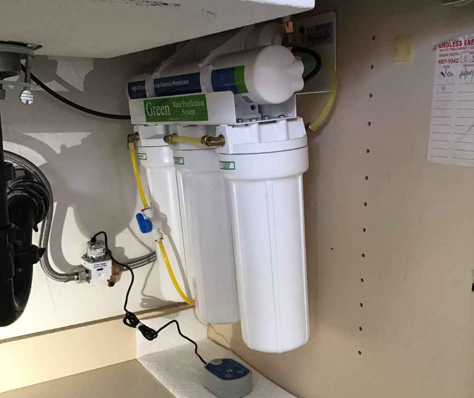 House water filtration system under kitchen sink